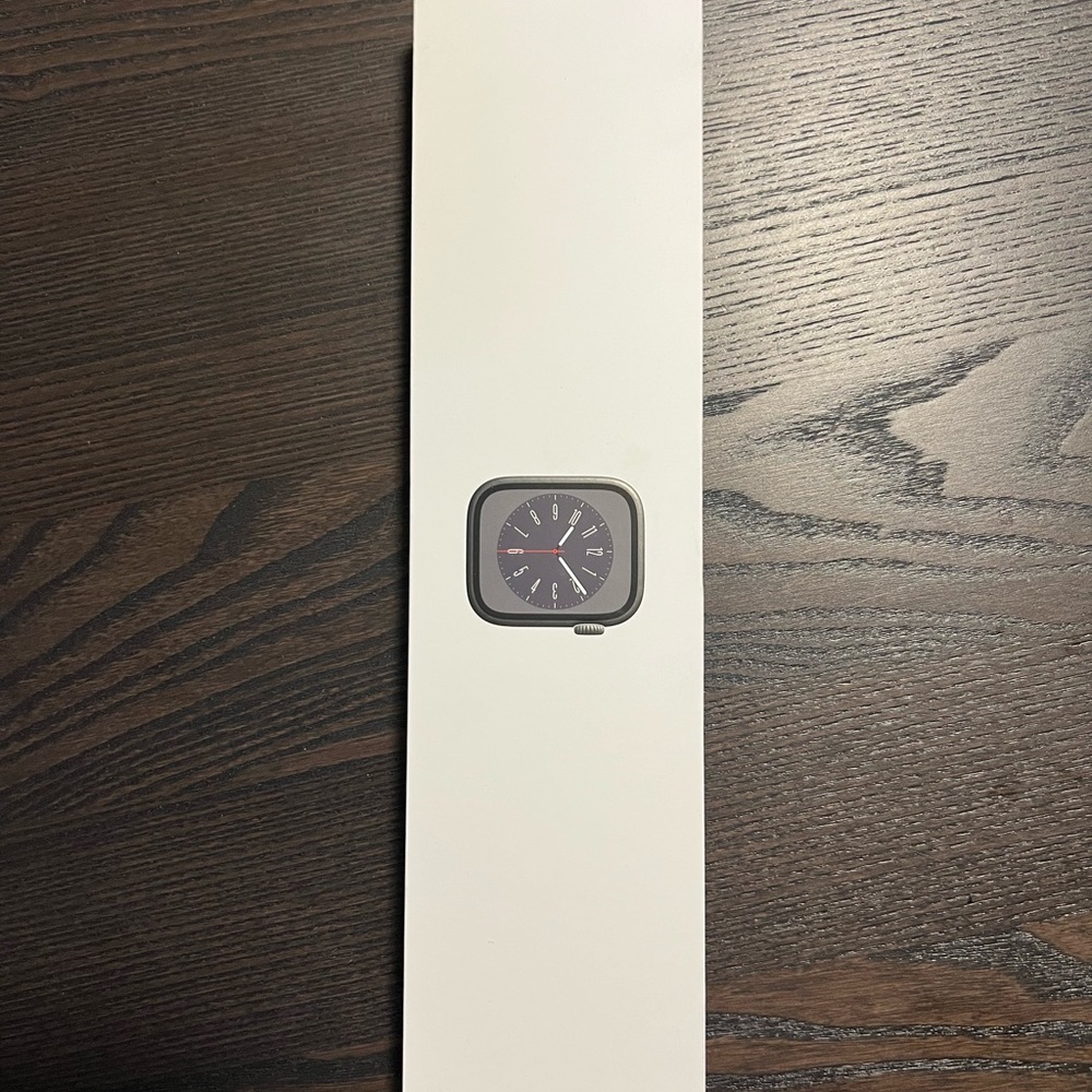 Selling my brand new Apple Watch series 8 45mm